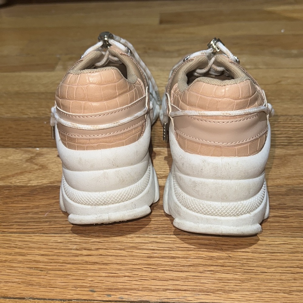 Shoes - Picture 3 of 7